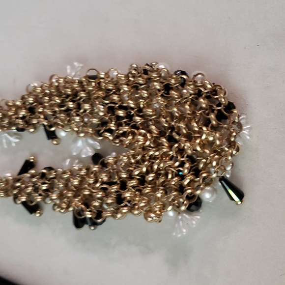 Natasha design with Black beads and White flowers and pearls. - Picture 6 of 6